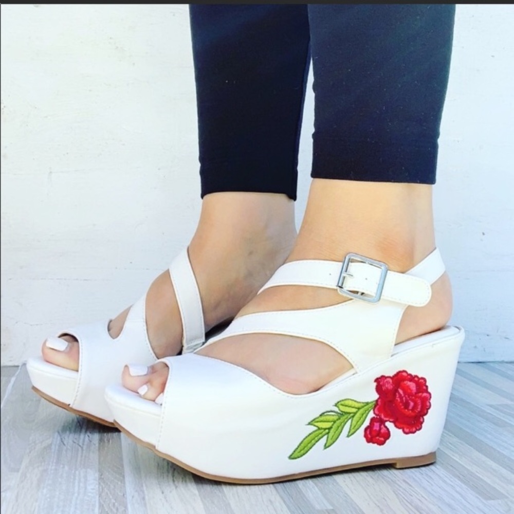 Vegan White Wedges with Rose
